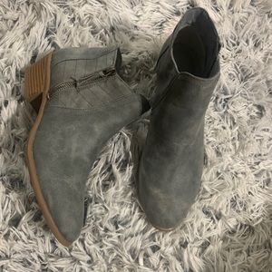 Blueish/gray booties